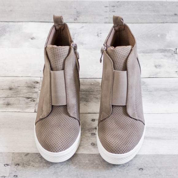 ‘Taryn’ Wedge Sneaker - Picture 2 of 5